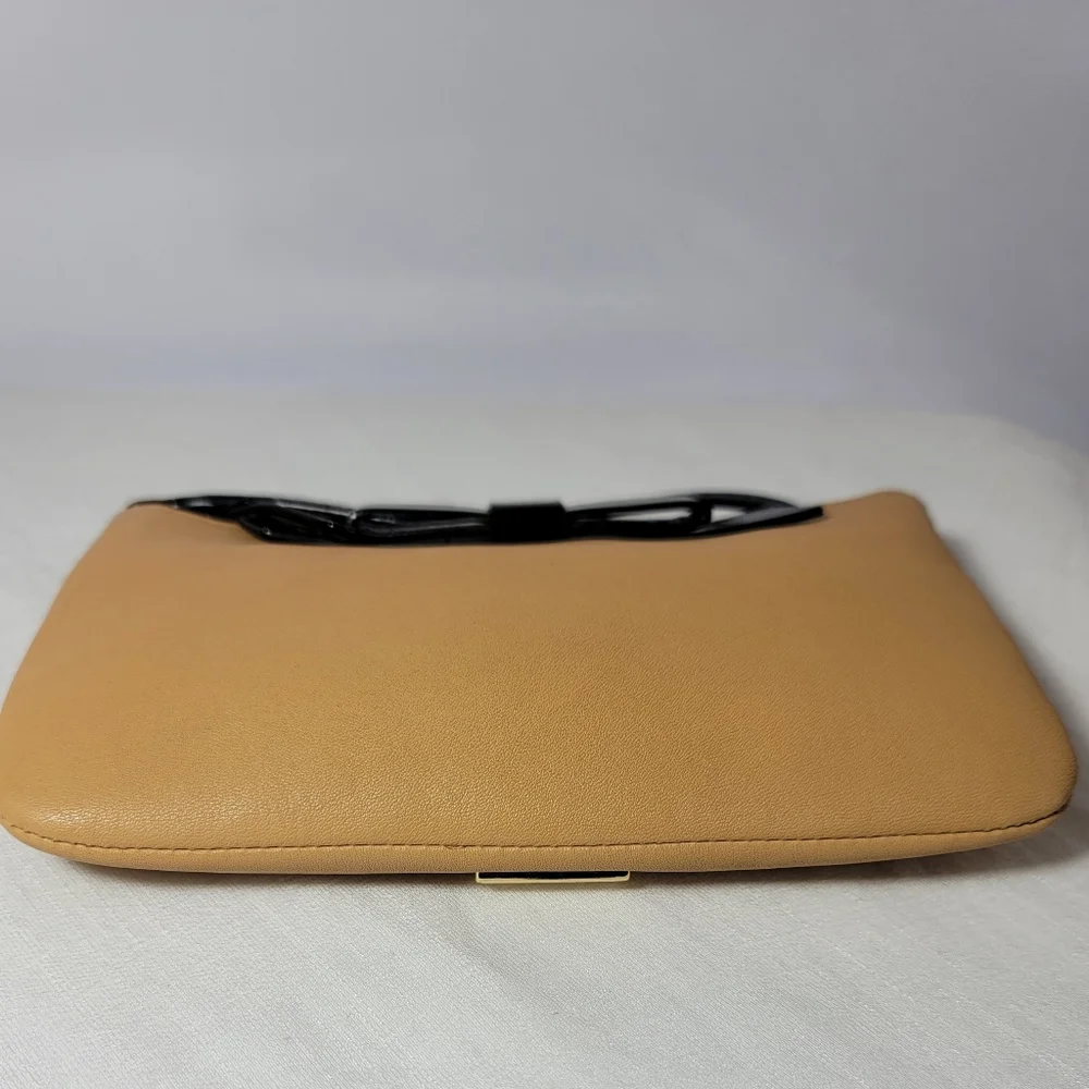 Kate spade New York Creamy Caramel Brown Wristlet.